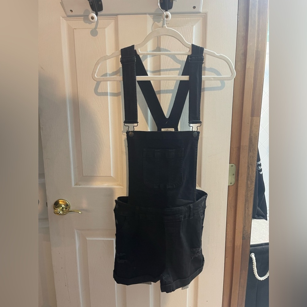 Black medium overall shorts